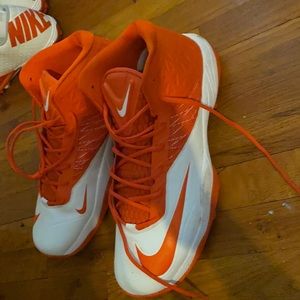 Men’s size e 18 Nike better world cleats